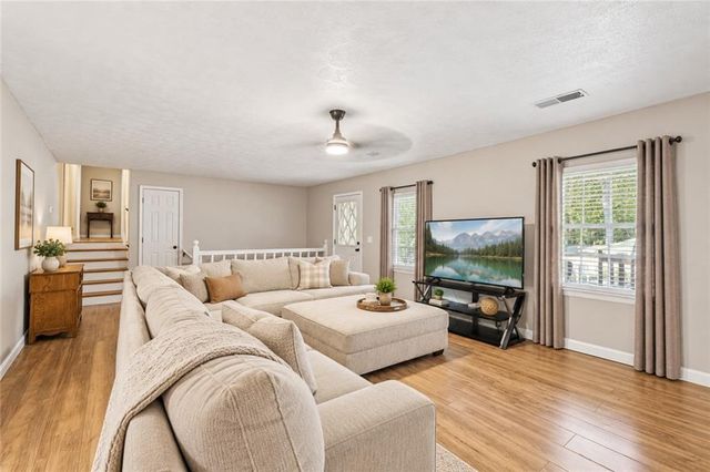 5752 Oak Grove Drive, Acworth, GA 30102