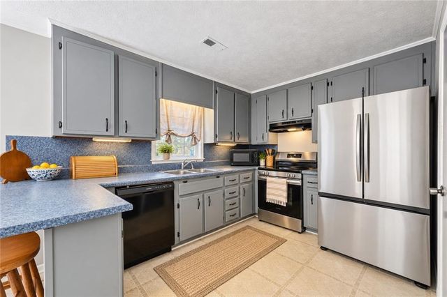 5752 Oak Grove Drive, Acworth, GA 30102