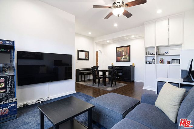 340 N Oakhurst Drive 205, Beverly Hills, CA 90210