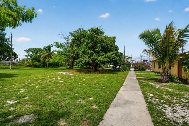 4537 Coconut Road, Lake Worth, FL 33461