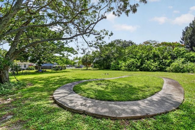 4537 Coconut Road, Lake Worth, FL 33461