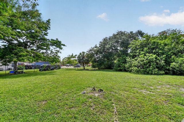 4537 Coconut Road, Lake Worth, FL 33461
