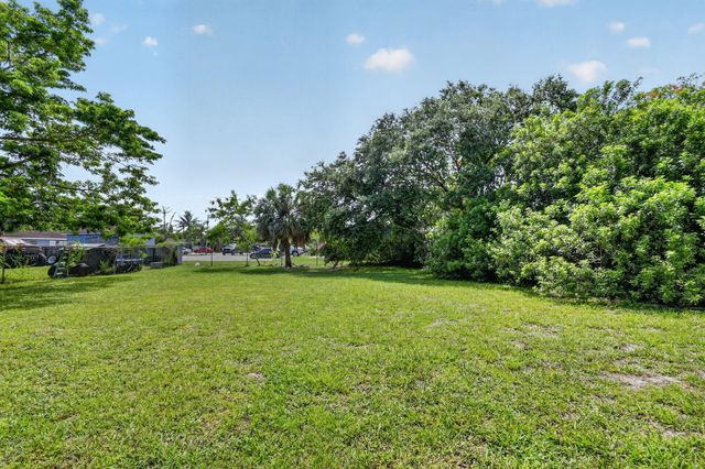 4537 Coconut Road, Lake Worth, FL 33461