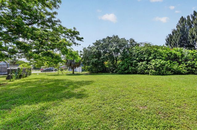 4537 Coconut Road, Lake Worth, FL 33461