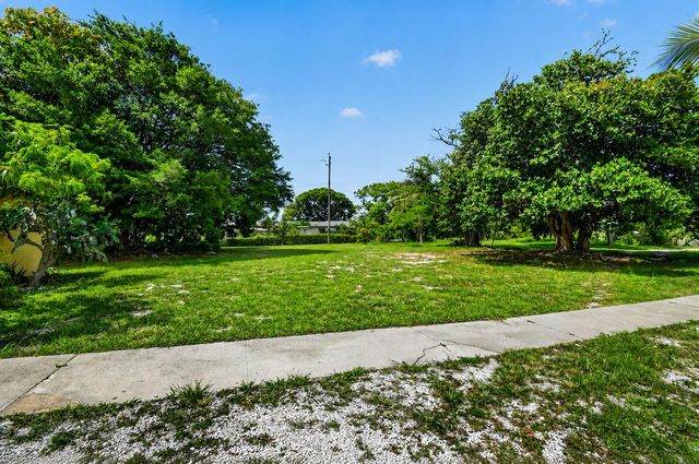 4537 Coconut Road, Lake Worth, FL 33461