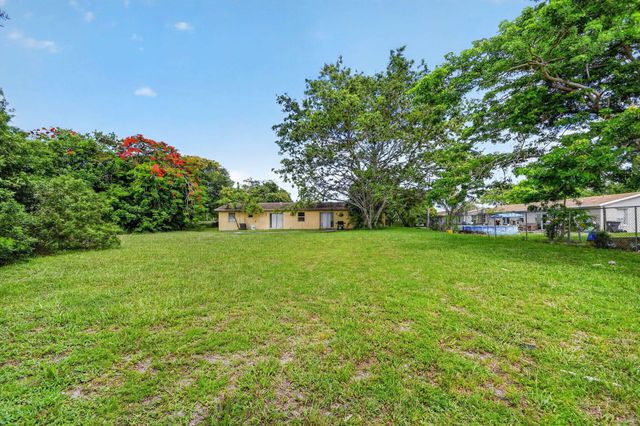 4537 Coconut Road, Lake Worth, FL 33461