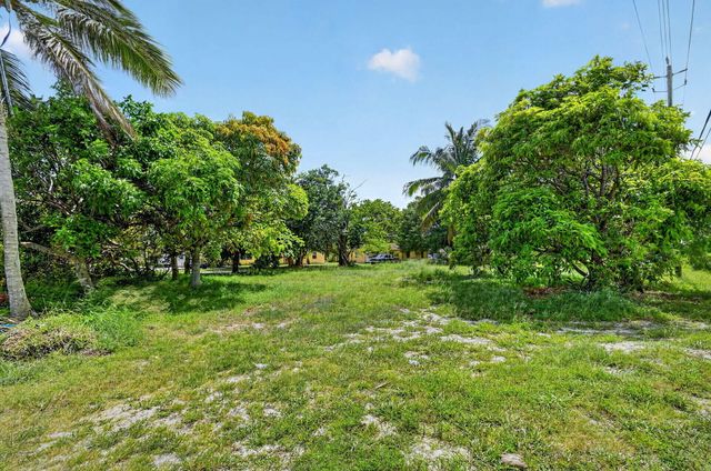 4537 Coconut Road, Lake Worth, FL 33461