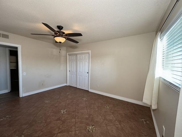 717 N Orange Avenue, Lindsay, CA 93247