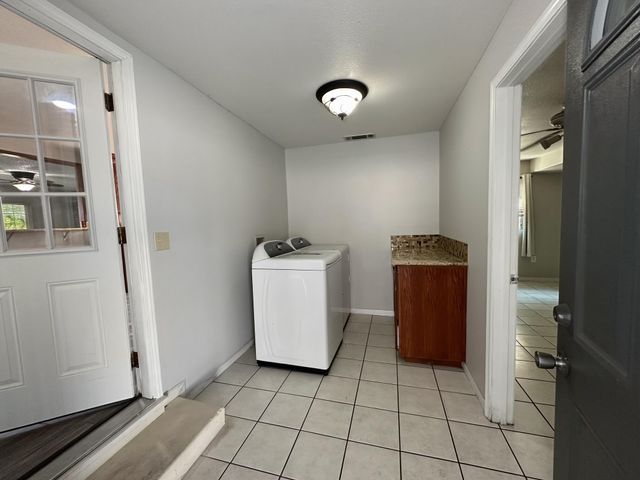 717 N Orange Avenue, Lindsay, CA 93247