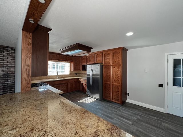 717 N Orange Avenue, Lindsay, CA 93247