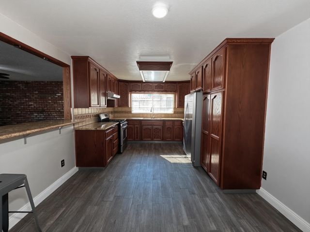 717 N Orange Avenue, Lindsay, CA 93247