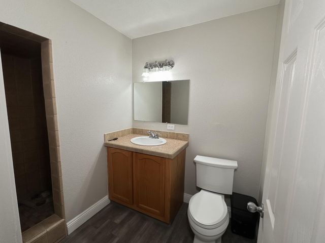 717 N Orange Avenue, Lindsay, CA 93247