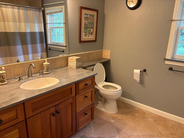 15 Highfield Dr, Lancaster, MA 01523