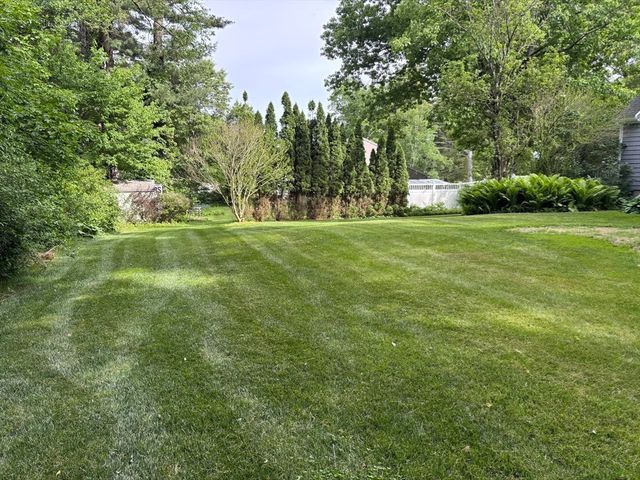 15 Highfield Dr, Lancaster, MA 01523