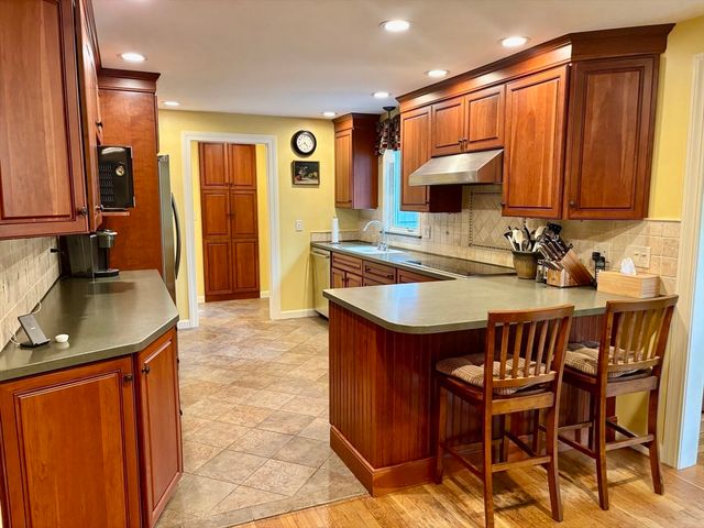15 Highfield Dr, Lancaster, MA 01523