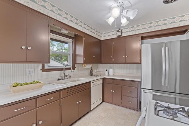 3731 N 77th STREET, Milwaukee, WI 53222