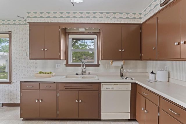 3731 N 77th STREET, Milwaukee, WI 53222