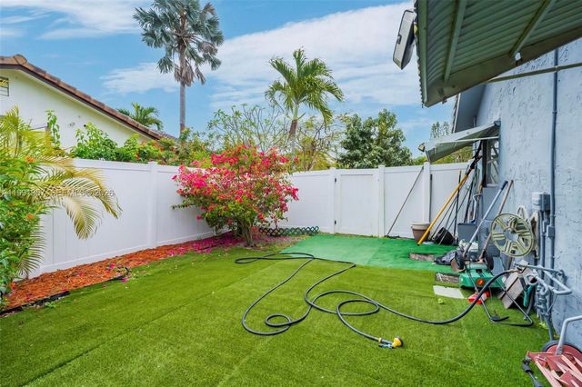 7211 NW 76th Street, Tamarac, FL 33321