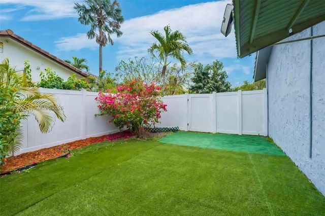 7211 NW 76th Street, Tamarac, FL 33321