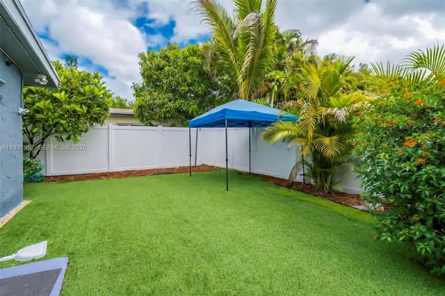 7211 NW 76th Street, Tamarac, FL 33321