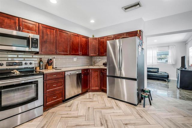 7211 NW 76th Street, Tamarac, FL 33321