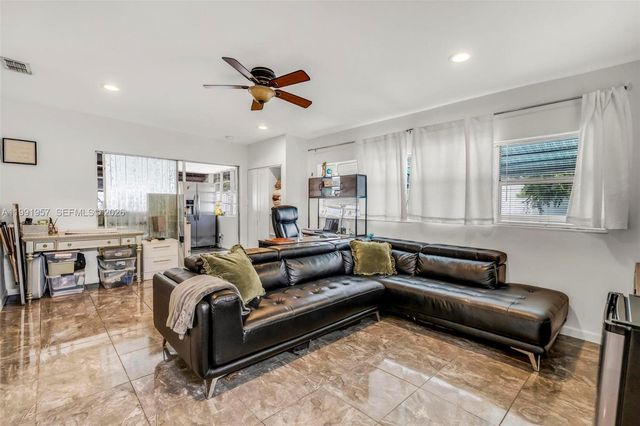 7211 NW 76th Street, Tamarac, FL 33321