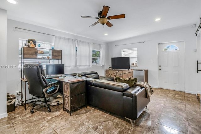 7211 NW 76th Street, Tamarac, FL 33321