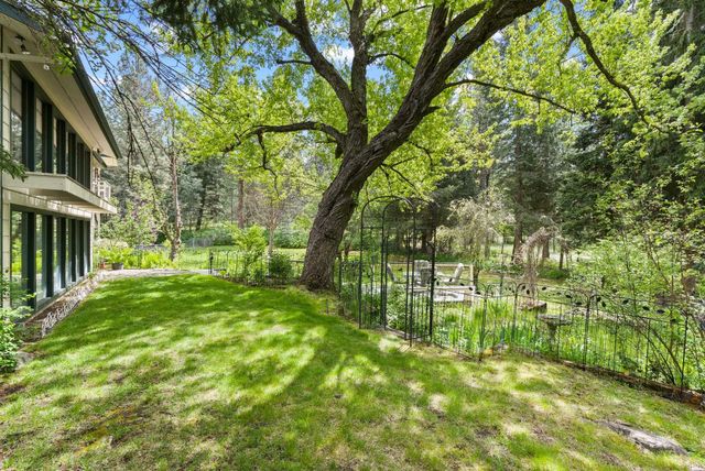 28003 N Hardesty Rd, Chattaroy, WA 99003