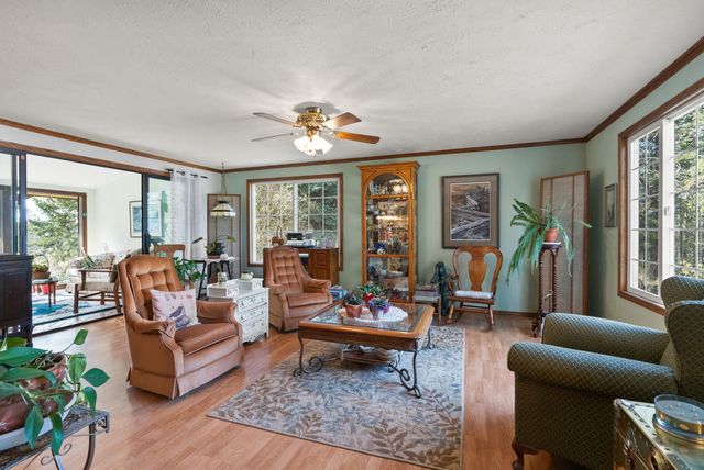 28003 N Hardesty Rd, Chattaroy, WA 99003