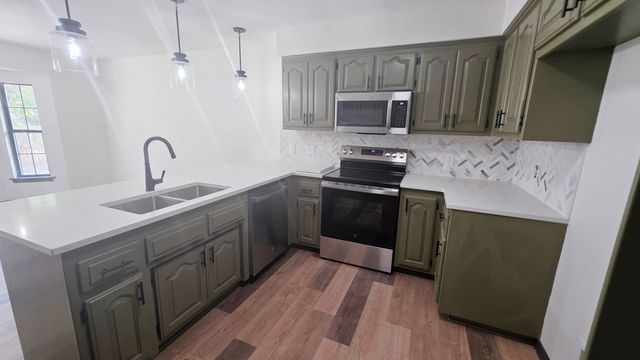 452 S Dove Valley Avenue, Springfield, MO 65802