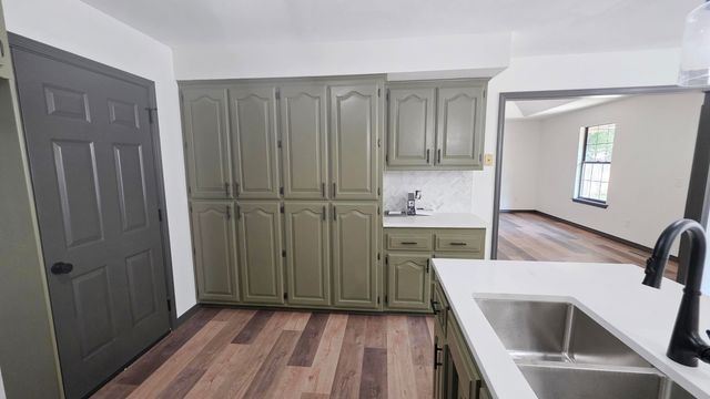 452 S Dove Valley Avenue, Springfield, MO 65802