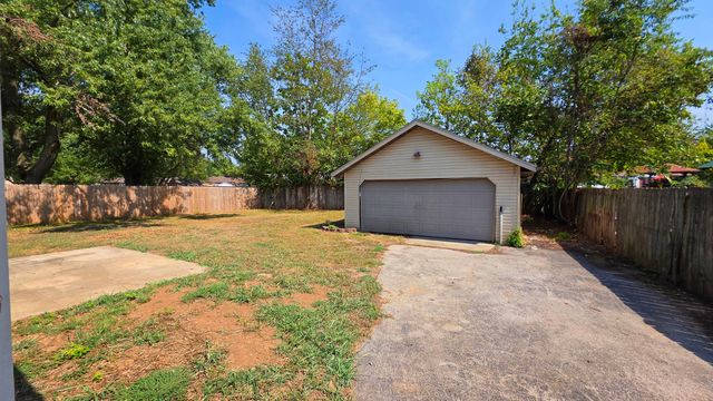 452 S Dove Valley Avenue, Springfield, MO 65802