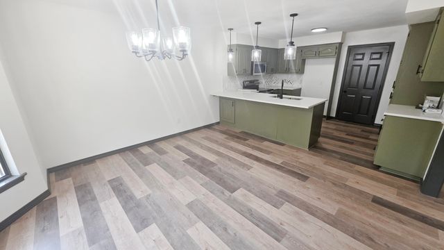 452 S Dove Valley Avenue, Springfield, MO 65802