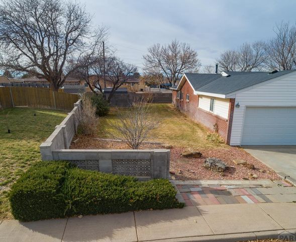 77 Circle Dr, La Junta, CO 81050