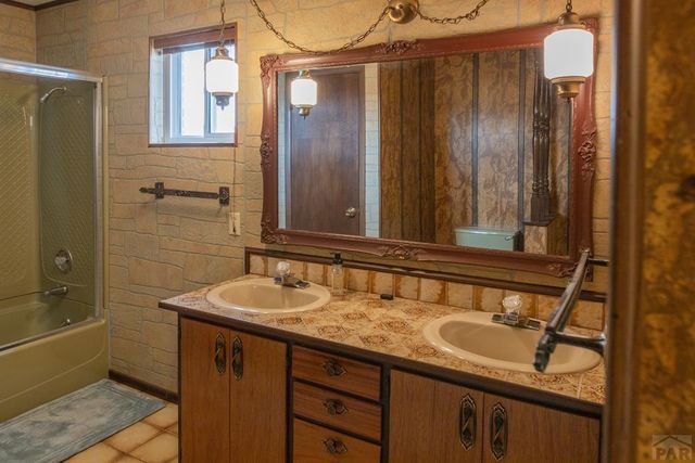 77 Circle Dr, La Junta, CO 81050