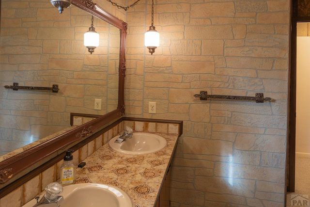 77 Circle Dr, La Junta, CO 81050