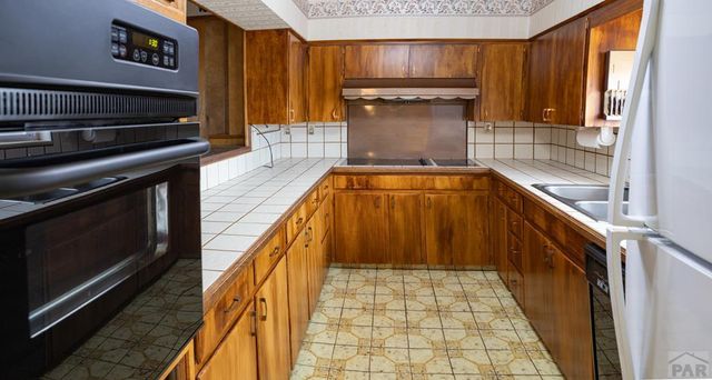 77 Circle Dr, La Junta, CO 81050