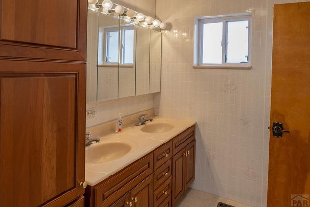 77 Circle Dr, La Junta, CO 81050