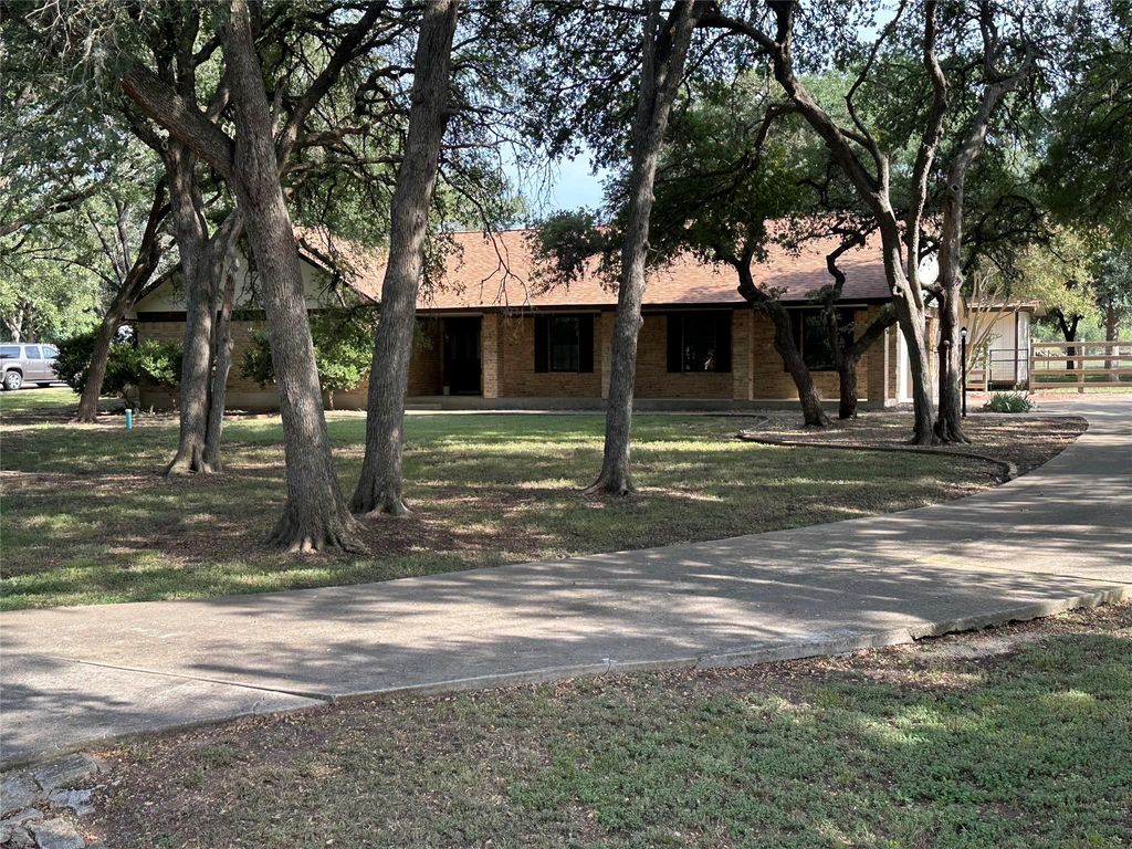 331 Live Oak DR, Mountain City, TX 78610