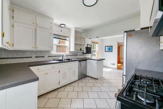 425 9th Avenue S, South Saint Paul, MN 55075