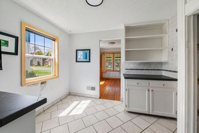 425 9th Avenue S, South Saint Paul, MN 55075
