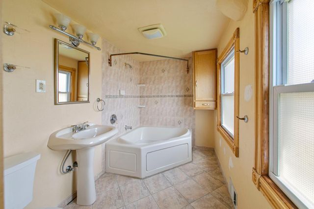 425 9th Avenue S, South Saint Paul, MN 55075
