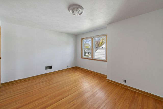 425 9th Avenue S, South Saint Paul, MN 55075
