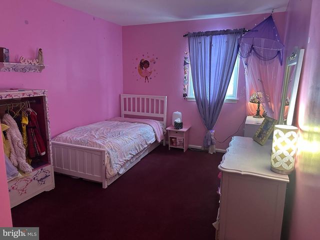 17 NAYLOR CT, Quakertown, PA 18951