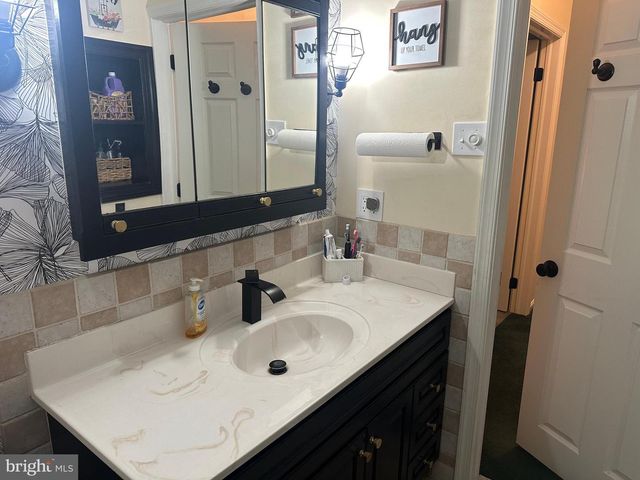 17 NAYLOR CT, Quakertown, PA 18951