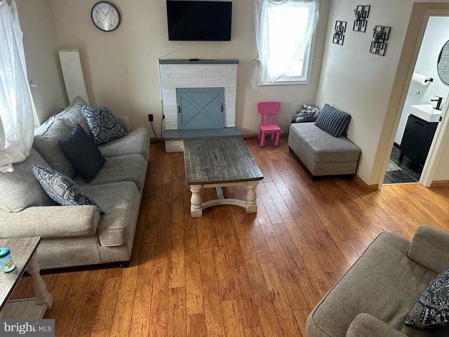 17 NAYLOR CT, Quakertown, PA 18951