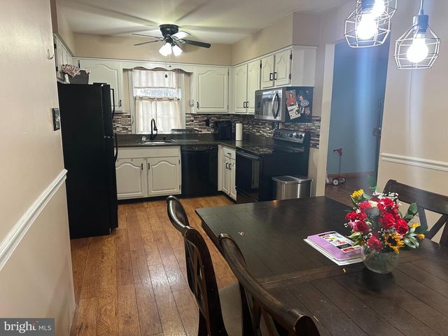 17 NAYLOR CT, Quakertown, PA 18951