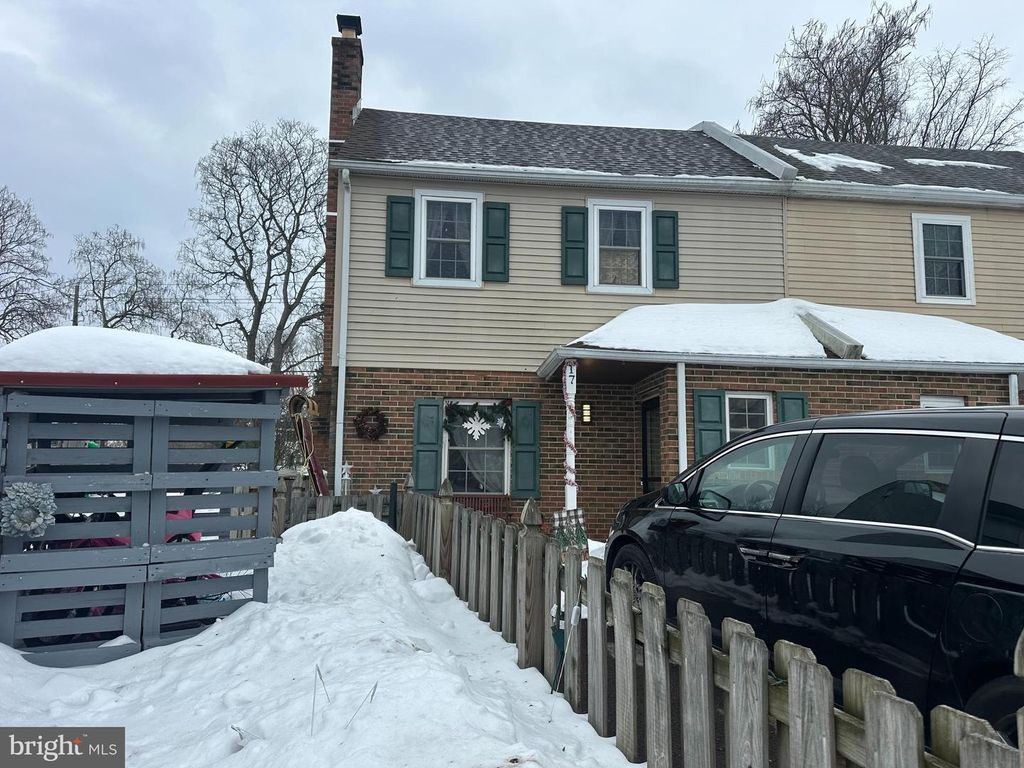 17 NAYLOR CT, Quakertown, PA 18951