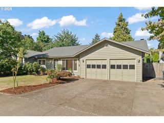 3015 KENTWOOD Dr, Eugene, OR 97401