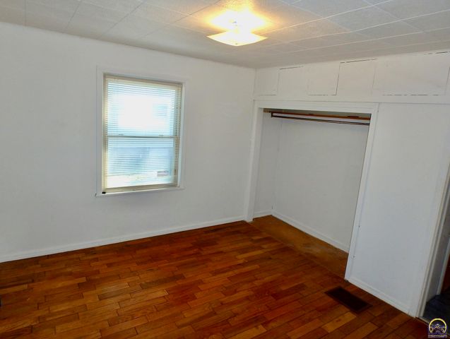 701 SW MacVicar AVE, Topeka, KS 66606